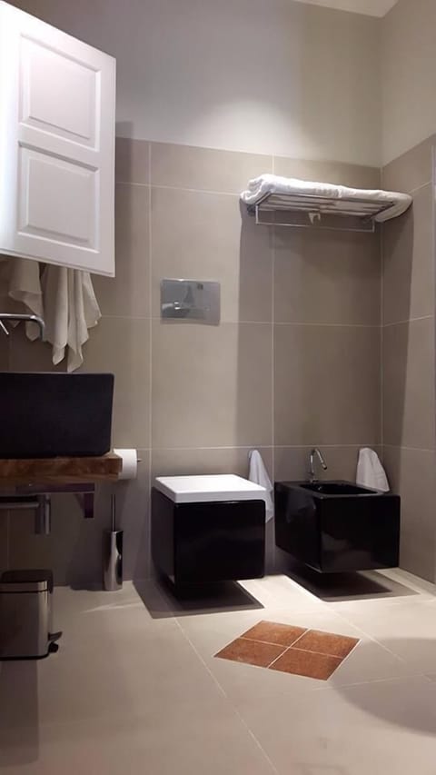 Apartment, 2 Bedrooms, Terrace | Bathroom | Shower, free toiletries, hair dryer, towels