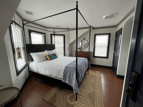 Premium bedding, individually decorated, iron/ironing board, free WiFi