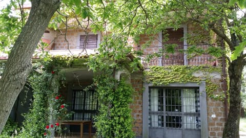 Main front of the villa.