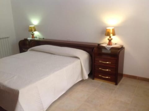 Double Room | Down comforters, individually decorated, individually furnished, desk