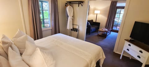 Superior Suite, 1 King Bed, Courtyard Area | Pillowtop beds, soundproofing, iron/ironing board, free WiFi