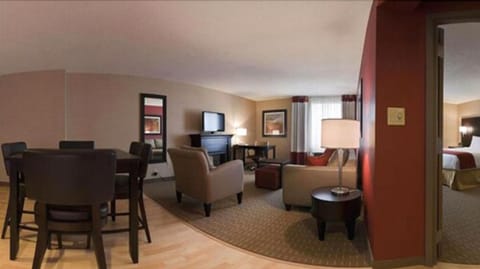 Suite, 1 Bedroom | Living room | Flat-screen TV, pay movies