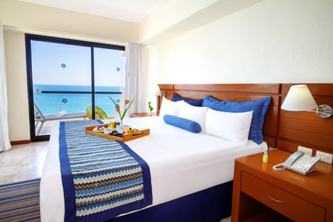 Two Bedroom Family Suite Ocean View | In-room safe, blackout drapes, iron/ironing board