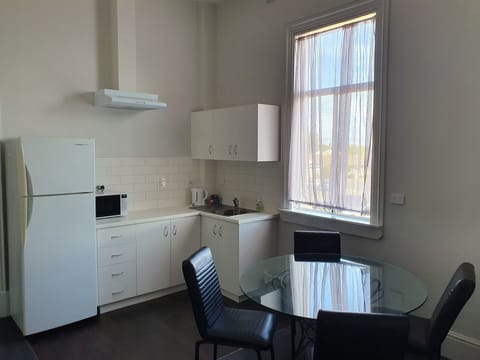 Apartment, 2 Bedrooms | Private kitchen | Fridge