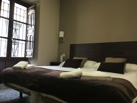 Double Room, Shared Bathroom | Down comforters, iron/ironing board, free WiFi, bed sheets