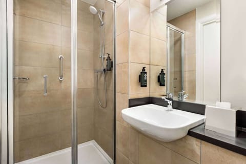 Combined shower/tub, eco-friendly toiletries, hair dryer, towels