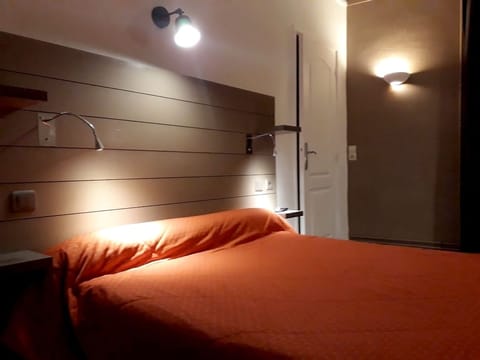 Double Room | Desk, soundproofing, travel crib, free WiFi