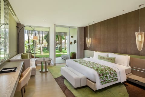 Room, 1 King Bed, Non Smoking, Balcony | Egyptian cotton sheets, premium bedding, minibar, in-room safe