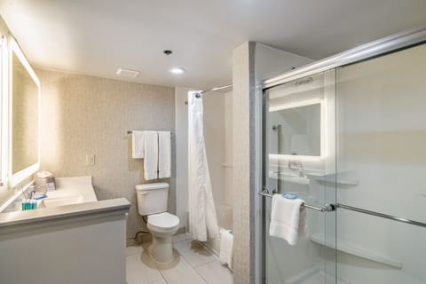 Suite, 1 Bedroom | Bathroom | Combined shower/tub, free toiletries, hair dryer, towels