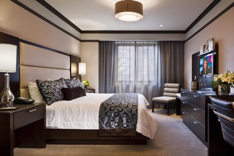 Deluxe Suite, 1 King Bed with Sofa bed | Premium bedding, pillowtop beds, in-room safe, desk