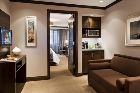 Superior Suite | Living area | LCD TV, iPod dock, pay movies