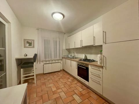 Family Apartment, 3 Bedrooms | Private kitchen | Fridge