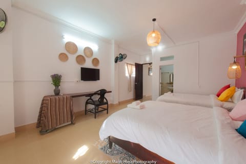 Family Studio Suite, 2 Double Beds | Minibar, in-room safe, individually decorated, desk