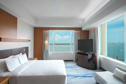 Deluxe Suite | Premium bedding, down comforters, pillowtop beds, minibar