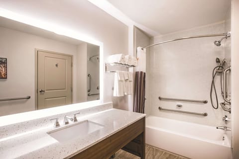 Room, 2 Queen Beds, Accessible, Non Smoking (Mobility/Hearing Impaired Accessible) | Bathroom | Combined shower/tub, free toiletries, hair dryer, towels
