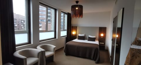 Superior Double Room | Down comforters, in-room safe, desk, soundproofing