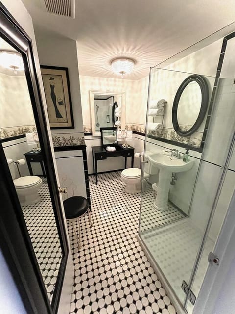 Room, Private Bathroom (Boutque Guest Room) | Bathroom | Hair dryer, towels
