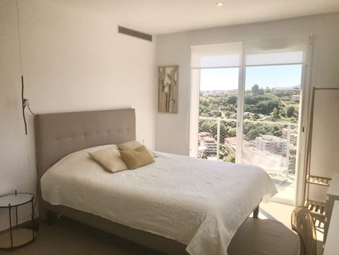 Comfort Double Room, Sea View | Individually decorated, individually furnished, laptop workspace