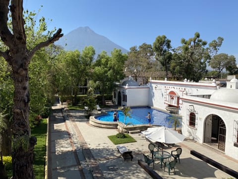 Outdoor pool, pool umbrellas, sun loungers