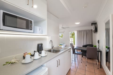 Premium Queen + Single | Private kitchen | Fridge, microwave, toaster, dining tables