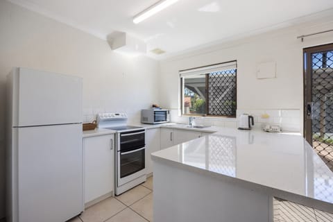 Standard Apartment, 2 Bedrooms, Courtyard View | Private kitchen | Full-size fridge, microwave, oven, stovetop