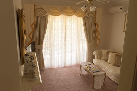 Standard Room, Balcony (Victorian Suites.) | Down comforters, individually decorated, individually furnished