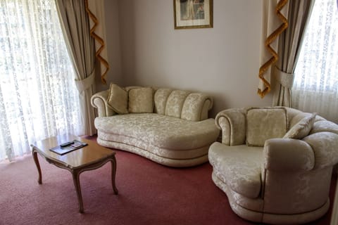 Standard Room, Balcony (Victorian Suites.) | Living area | Flat-screen TV
