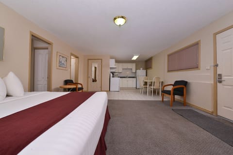 Suite (2 King Beds Deluxe) | Desk, iron/ironing board, free WiFi, alarm clocks
