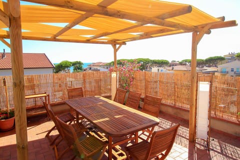 Apartment Anna - Castiglione della Pescaia - At guests' disposal a spacious fully furnished terrace