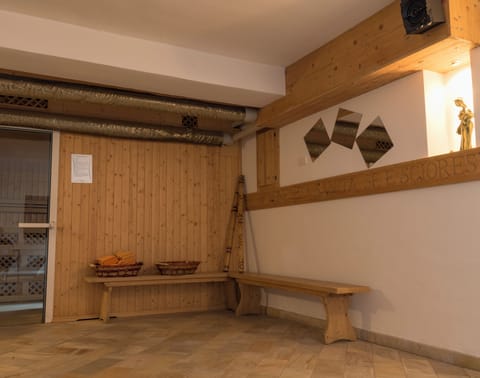 Sauna, steam room