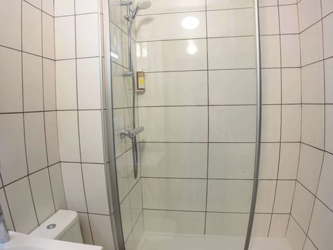 Bathtub, free toiletries, hair dryer, towels