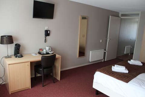 Comfort Double Room | In-room safe, desk, free WiFi, wheelchair access