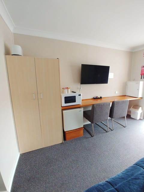 Standard Triple + Kitchenette (Not Pet friendly) | Iron/ironing board, free WiFi, bed sheets