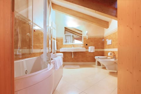 Prestige Family Room | Bathroom | Hair dryer, bidet, towels