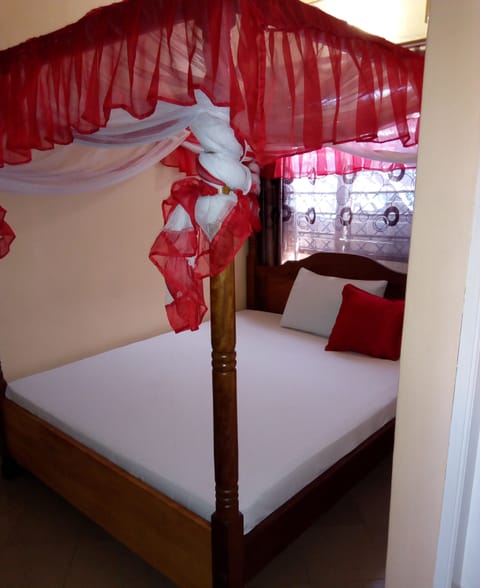 Standard Room | Desk, iron/ironing board, cribs/infant beds, free WiFi