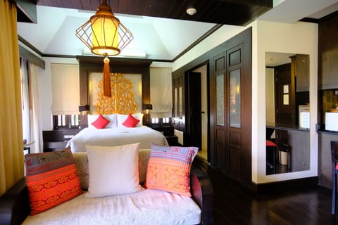 Suite, 1 Bedroom | Minibar, in-room safe, desk, WiFi