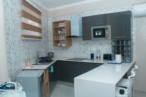 Gallery Suite | Private kitchen | Electric kettle