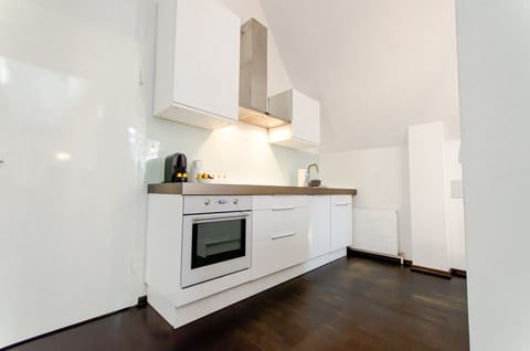 Luxury Apartment, 3 Bedrooms, Non Smoking, 2 Bathrooms | Private kitchen | Fridge, microwave, oven, stovetop