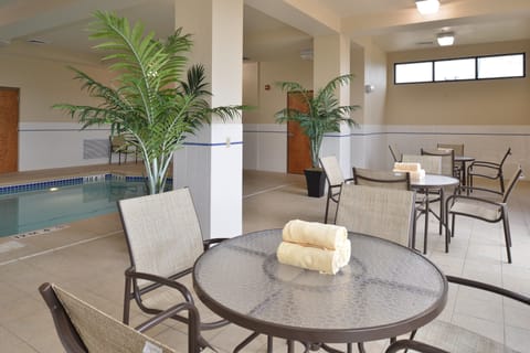 Indoor pool, sun loungers