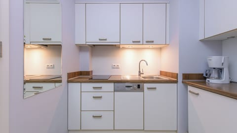 Apartment (13) | Private kitchen | Fridge, microwave, stovetop, dishwasher