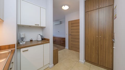 Apartment (13) | Private kitchen | Fridge, microwave, stovetop, dishwasher