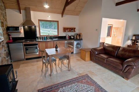 Spa Cottage | Private kitchen | Microwave, oven, stovetop, dishwasher