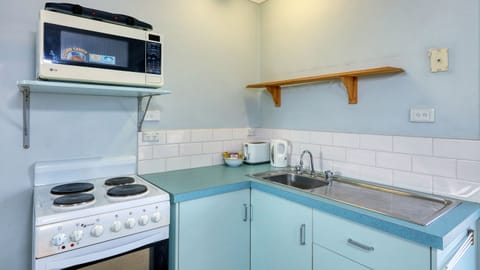 Apartment, 3 Bedrooms, Non Smoking | Private kitchen | Fridge, coffee/tea maker, electric kettle