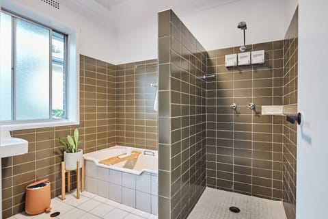 Apartment, 3 Bedrooms | Bathroom | Shower, designer toiletries, hair dryer, towels