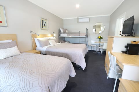 Family 4 | 1 bedroom, premium bedding, pillowtop beds, desk