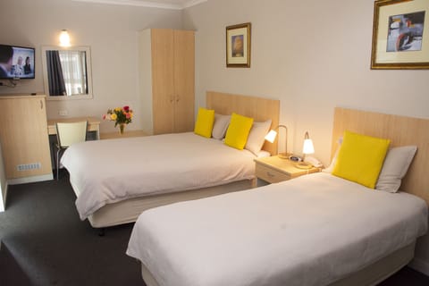 Twin Room | 1 bedroom, premium bedding, pillowtop beds, desk