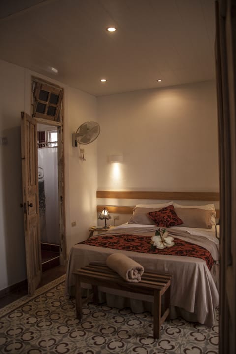 Double Room, Courtyard View (#4) | Minibar, in-room safe, iron/ironing board, WiFi