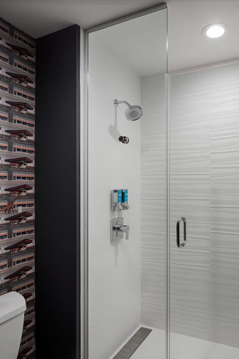 aloft, Room, 1 King Bed | Bathroom | Shower, hydromassage showerhead, free toiletries, hair dryer