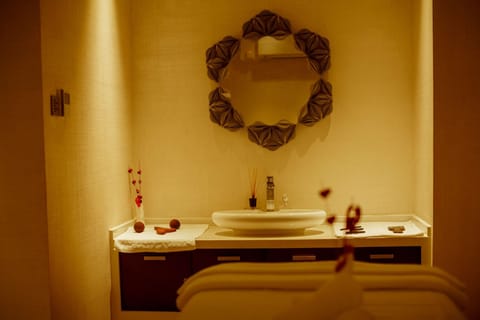 Sauna, spa tub, steam room, hot stone massages, deep-tissue massages