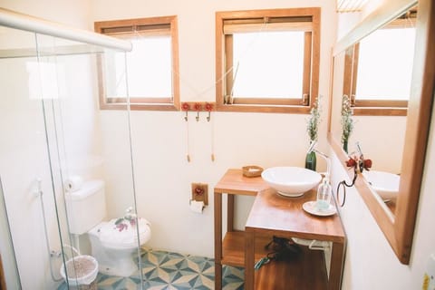 Deluxe Room | Bathroom | Shower, free toiletries, hair dryer, bidet